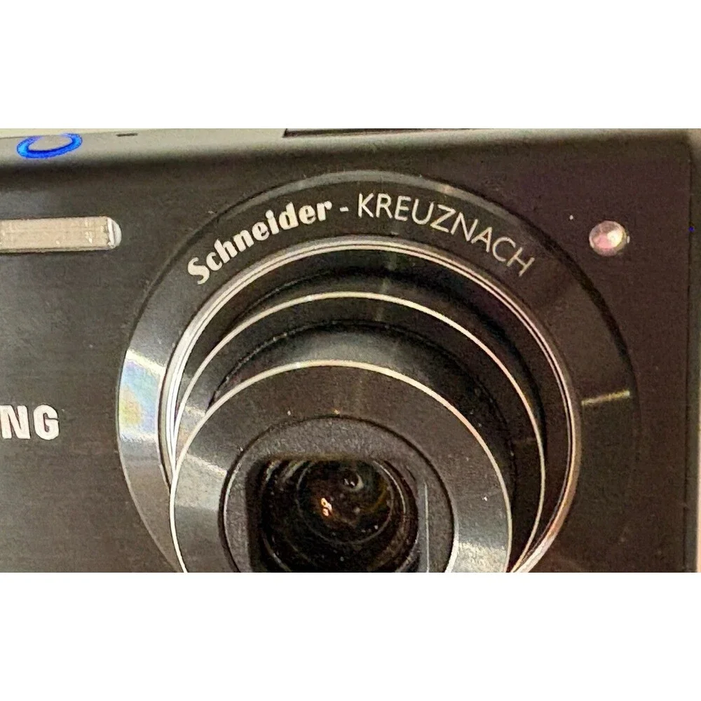 Samsung MV800 Digital Camera 16.1MP 5X Optical Zoom Selfie Flip-out Vlog